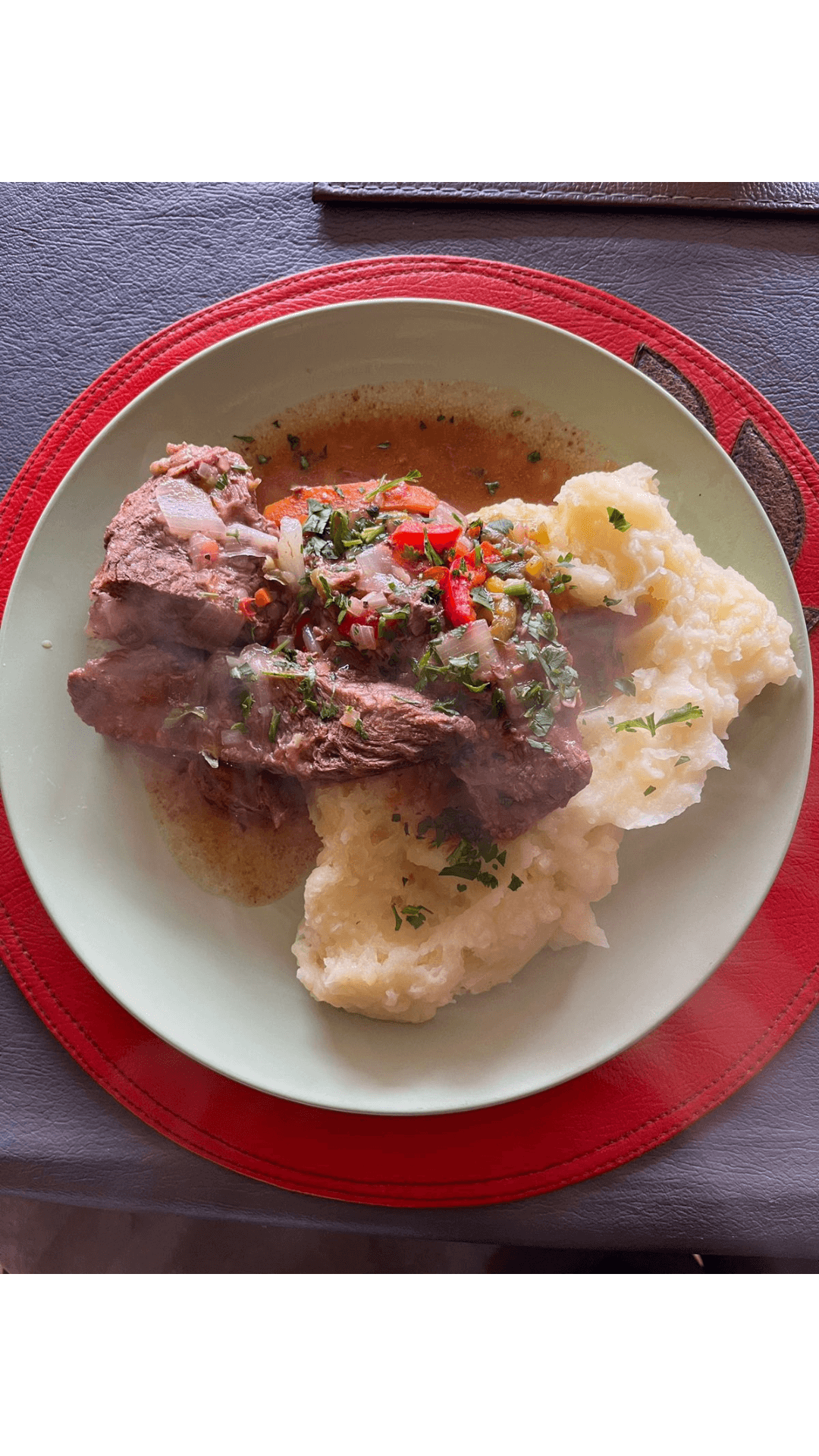 Carne al jugo con pure